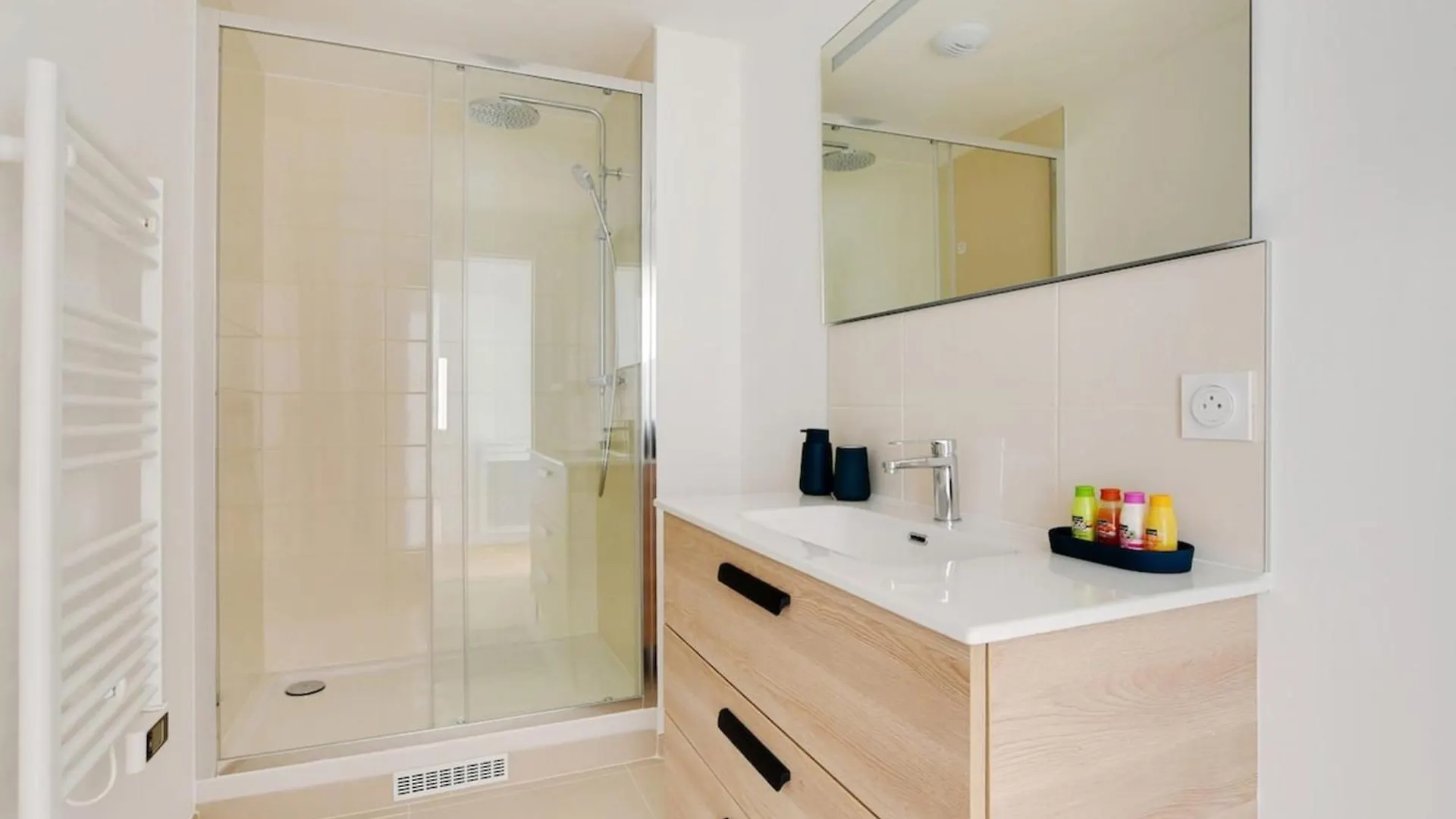 Flexliving - Room - Fessart Paris Holiday home